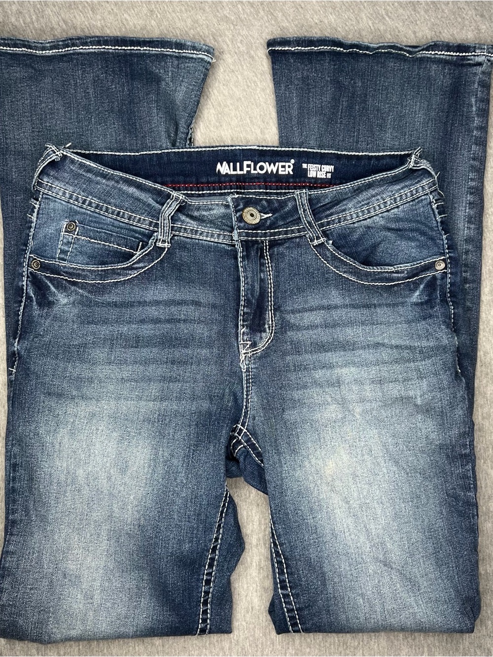 Wallflower Lucious curvy low rise flare leg jeans size 9